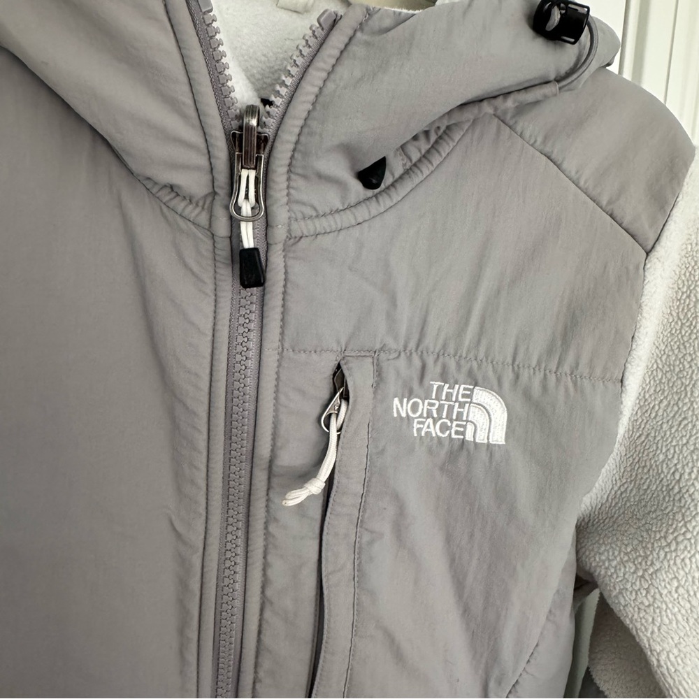 North Face, Denali Hoodie, XS, White with Gray hooded jacket - Picture 2 of 6
